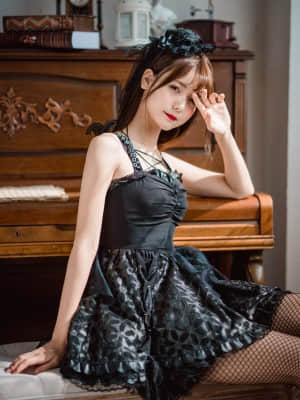 Lu Qing Khánh-Lolita